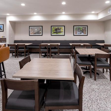 Grandstay Hotel & Suites Johnston-Des Moines, Ia Buitenkant foto